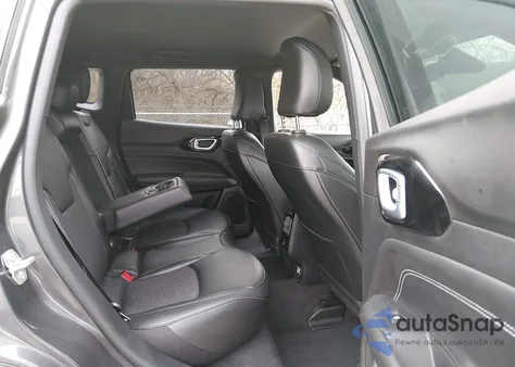 2024 Jeep Compass Latitude 4X4 z USA, uszkodzony, nr VIN 3C4NJDBN4RT122640